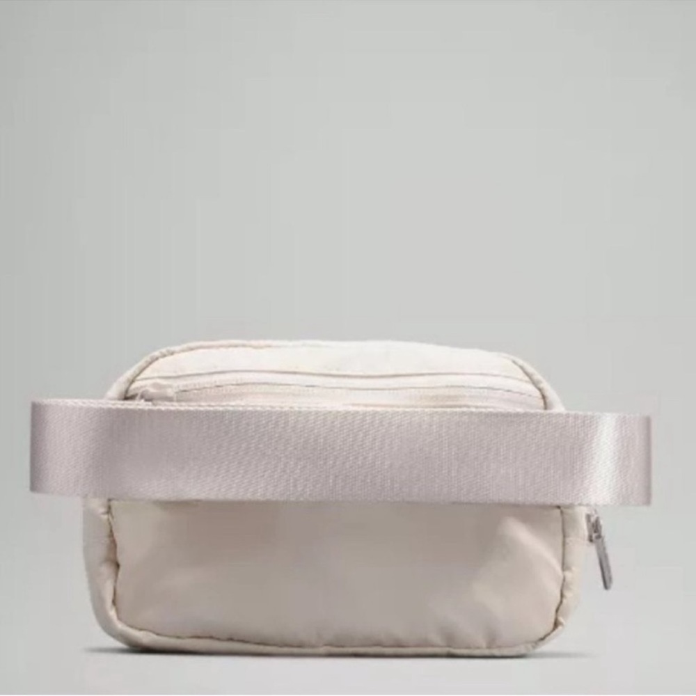 Lululemon Athletica | Belt Bag | Everywhere Belt Bag | White Opal - Picture 4 of 15